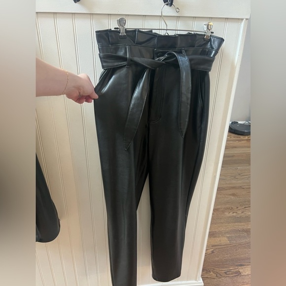 Abercrombie & Fitch High Rise Paperbag Pants Faux Leather - Picture 4 of 9